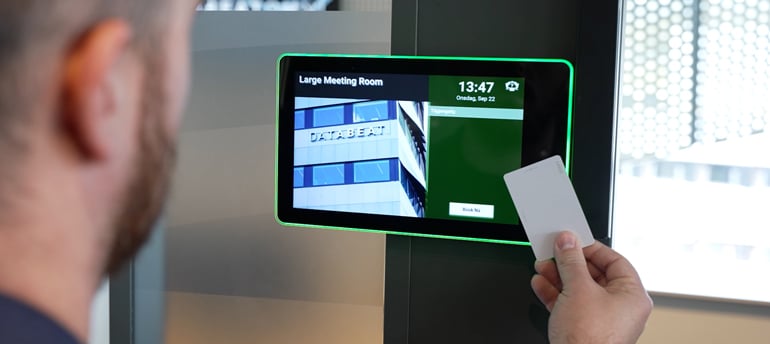 NFC-booking-with-Databeat-Doorsign