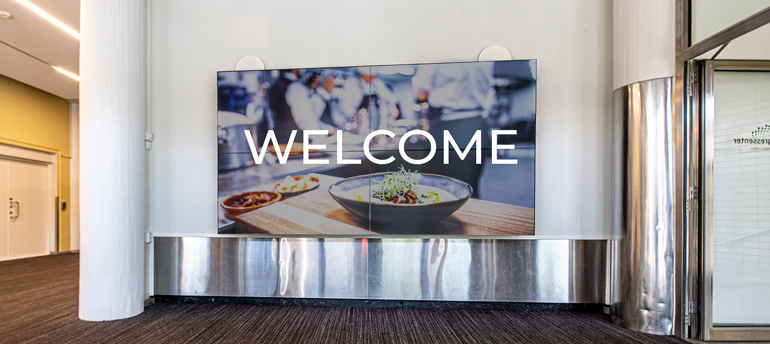 Welcome-your-customers-with-digital-signage